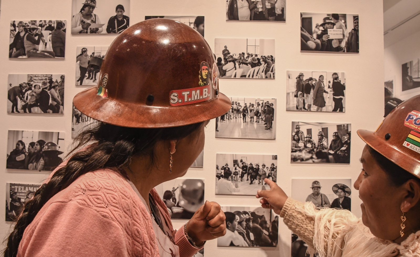 CAF celebra la valentía de las mujeres mineras bolivianas con una emotiva exposición fotográfica